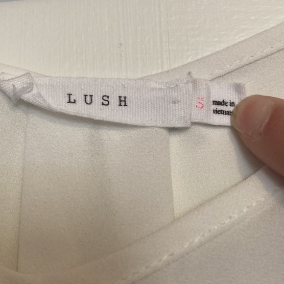 High-Low white blouse. - Picture 3 of 4